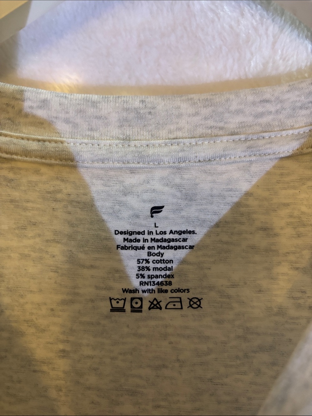 Fabletics large tee - Picture 4 of 5